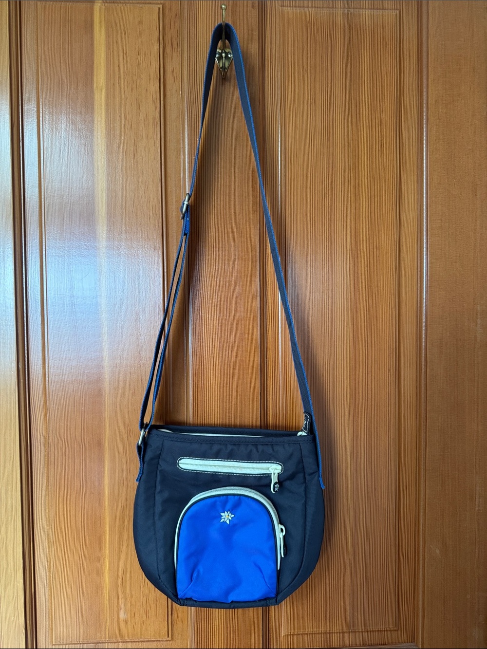 Sherpani Black and Blue Crossbody Shoulder Bag